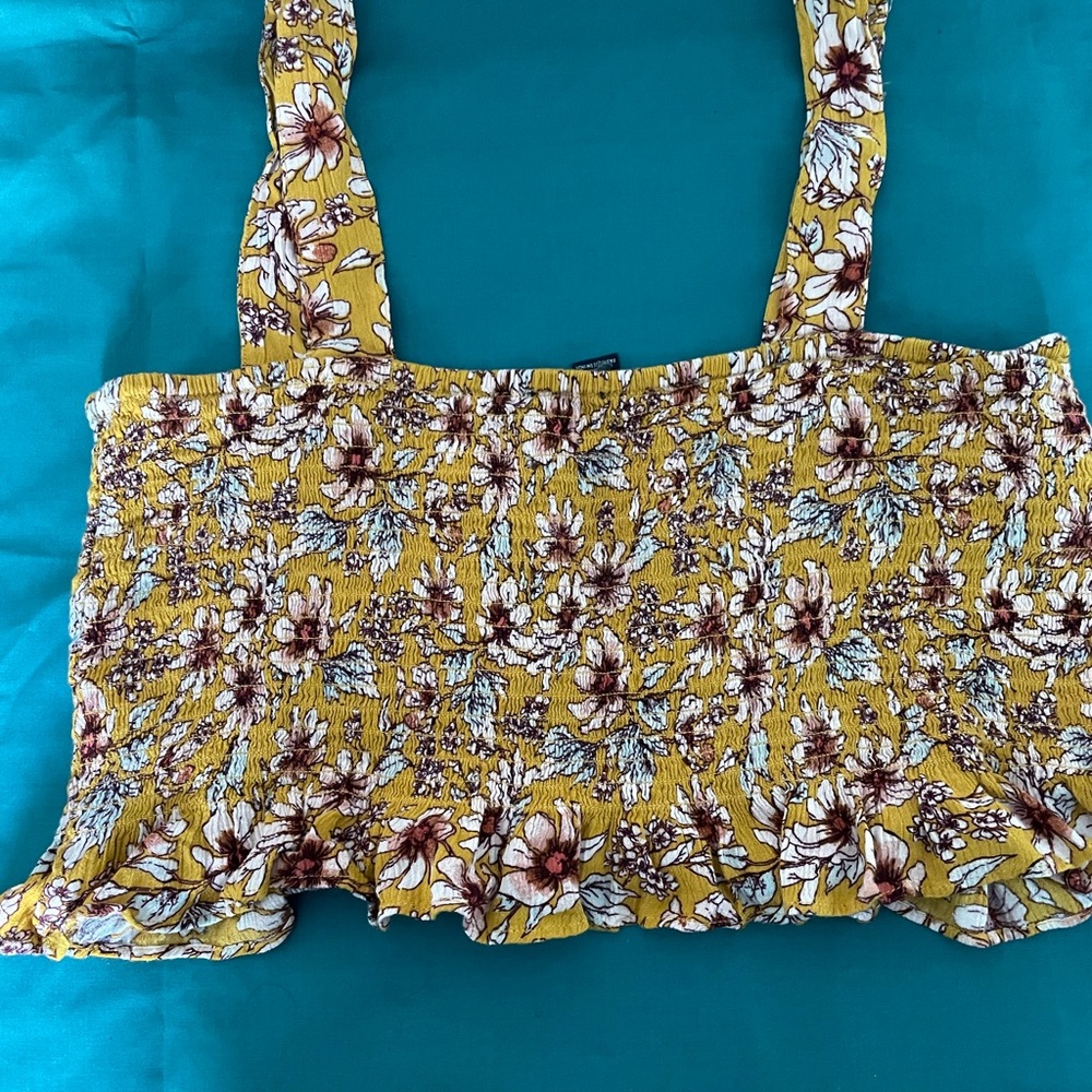 Floral Ruffle Crop Top - Picture 4 of 4